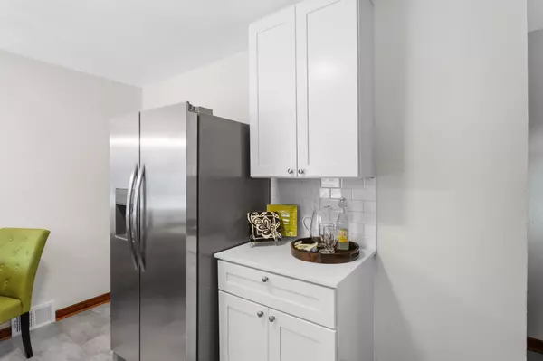 Roseville, MN 55113,947 Lovell AVE W