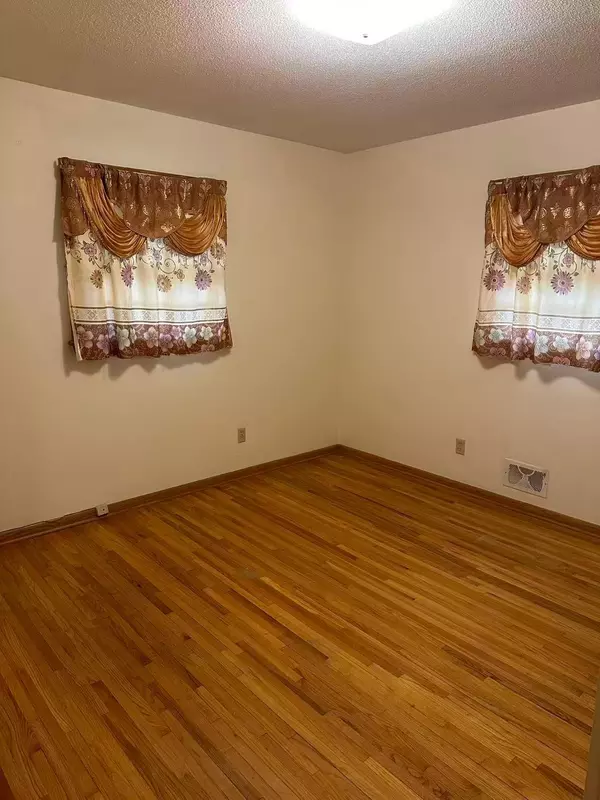 Fridley, MN 55432,1604 66th AVE NE