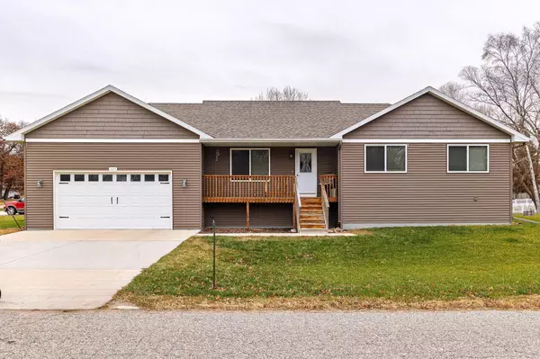 1609 Manor DR NE, Alexandria, MN 56308
