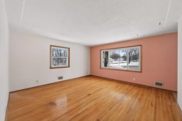 Fridley, MN 55432,7990 E River RD