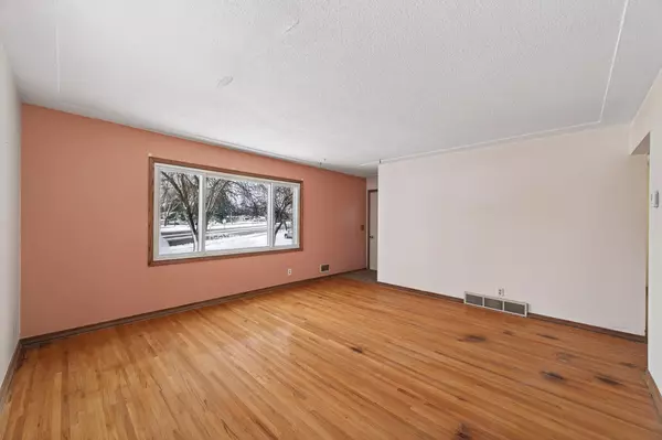 Fridley, MN 55432,7990 E River RD