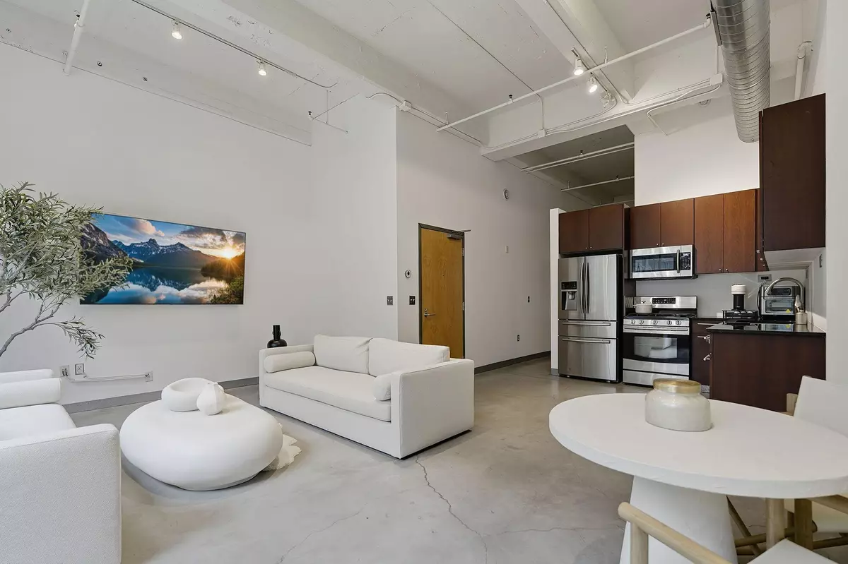 Minneapolis, MN 55401,700 Washington AVE N #319