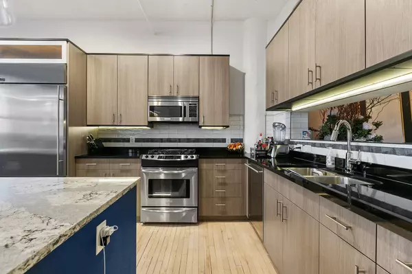 Minneapolis, MN 55405,290 Market ST #702