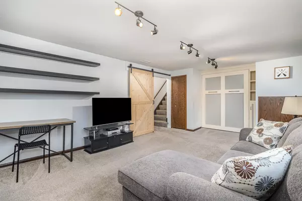 Woodbury, MN 55125,1749 Lamplight DR