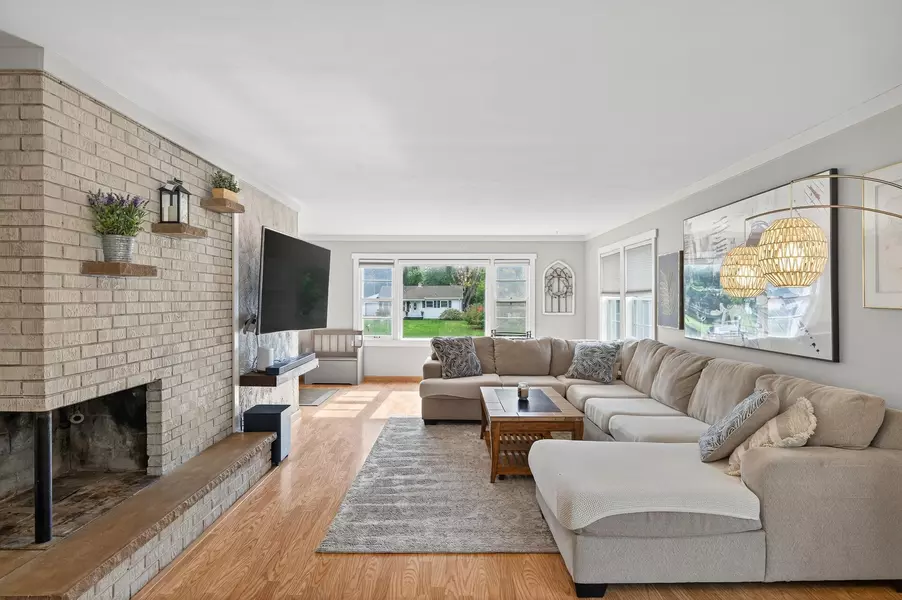 2075 Dorothy AVE, White Bear Lake, MN 55110