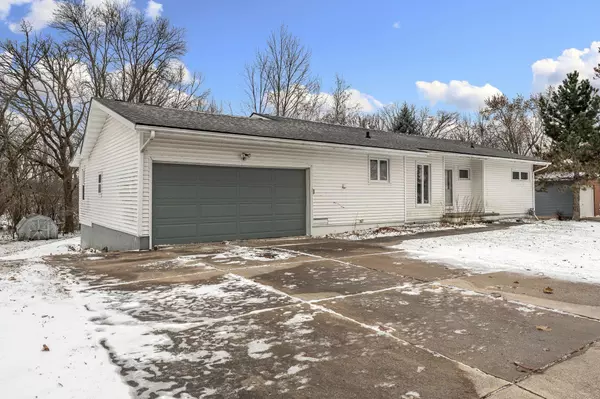 2010 11th AVE NE, Austin, MN 55912