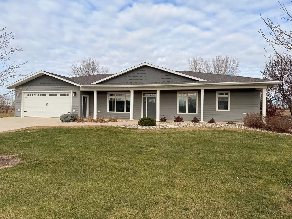 Hector, MN 55342,951 Cedar AVE E