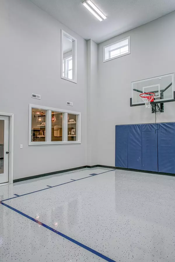 Lake Elmo, MN 55042,9733 8th ST N