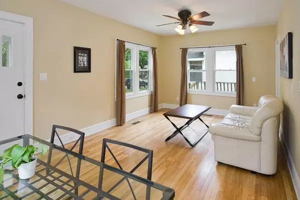 Minneapolis, MN 55414,891 21st AVE SE