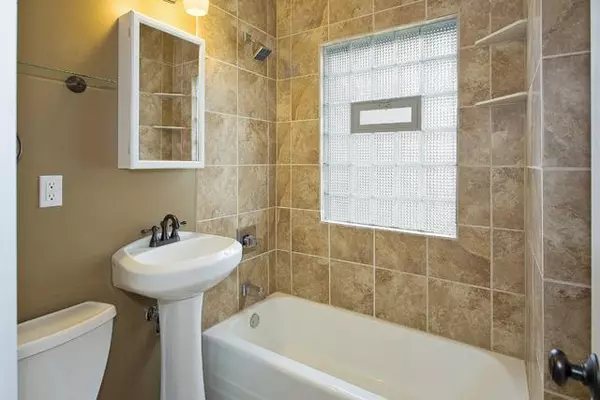 Minneapolis, MN 55414,891 21st AVE SE