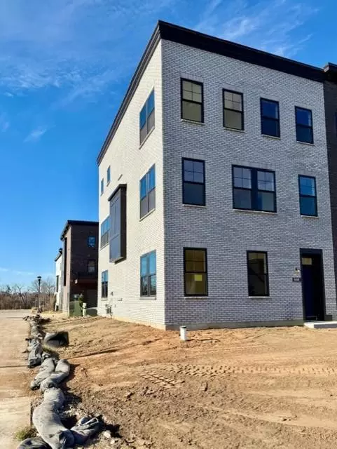 Saint Paul, MN 55116,909 Mount Curve BLVD #I