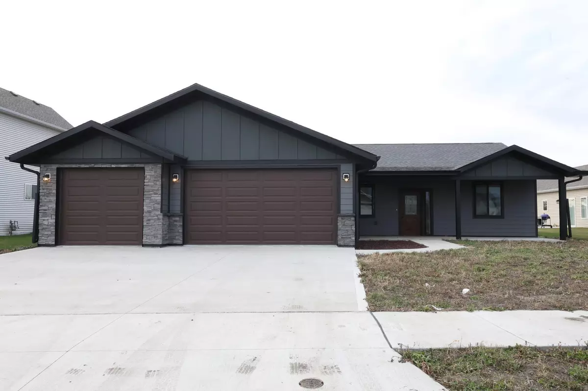 Moorhead, MN 56560,4712 Hampton LOOP S