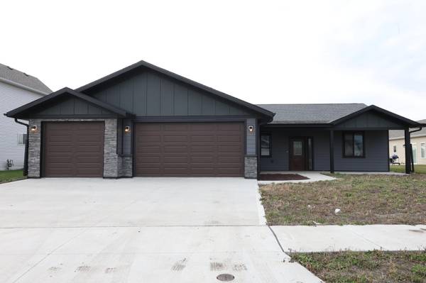 4712 Hampton LOOP S, Moorhead, MN 56560
