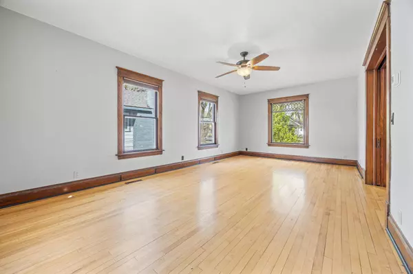 Fargo, ND 58103,1524 5th AVE S