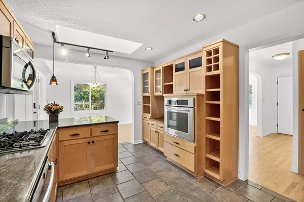 Golden Valley, MN 55422,4930 Winsdale ST N