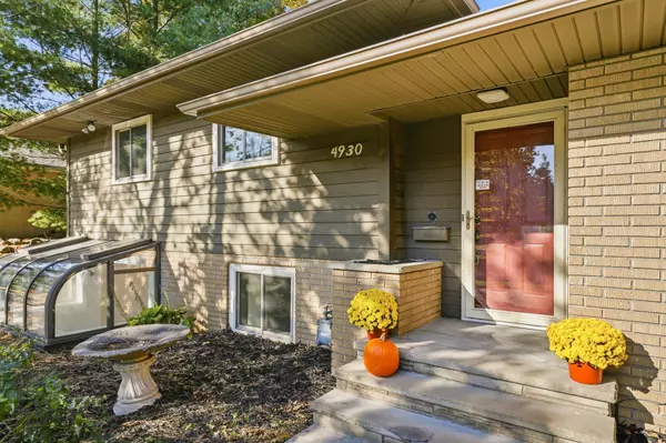 Golden Valley, MN 55422,4930 Winsdale ST N