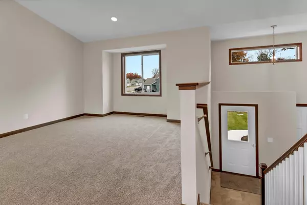 Saint Cloud, MN 56304,464 30th AVE SE