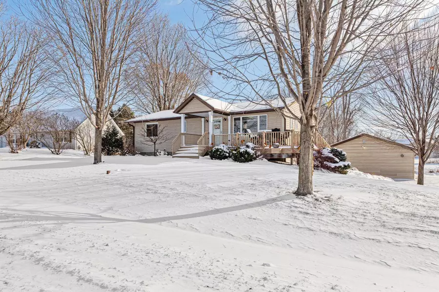 5414 Elkton TRL, Faribault, MN 55021