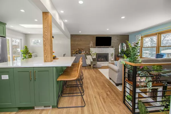 Roseville, MN 55113,452 Terrace DR