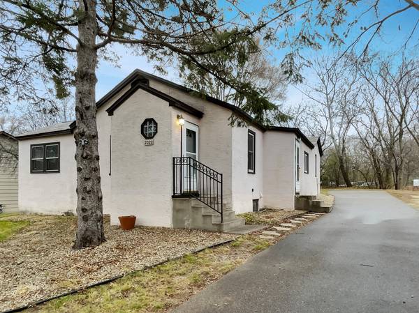 2022 English ST, Maplewood, MN 55109