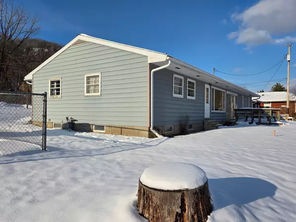 Winona, MN 55987,1610 Gilmore Valley RD