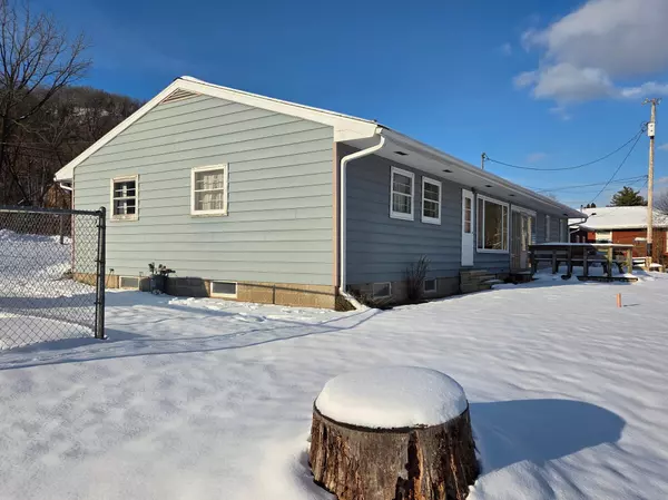 Winona, MN 55987,1610 Gilmore Valley RD