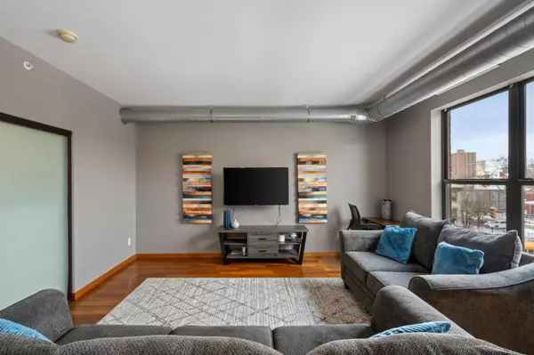 Minneapolis, MN 55404,15 E Franklin AVE #330