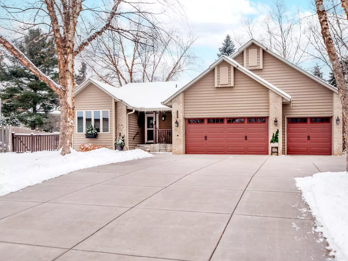 Vadnais Heights, MN 55127,129 Hemlock PL