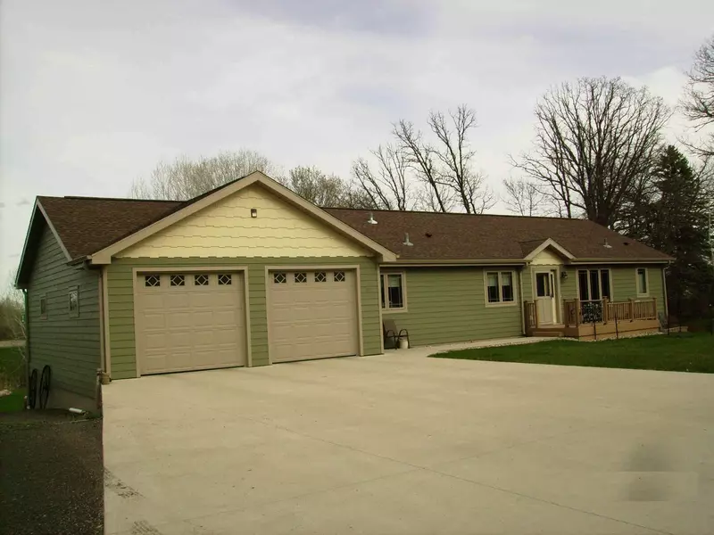 317 Oak Hills DR, Detroit Lakes, MN 56501