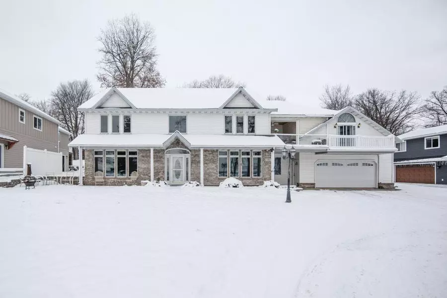 1082 W Lake DR, Detroit Lakes, MN 56501