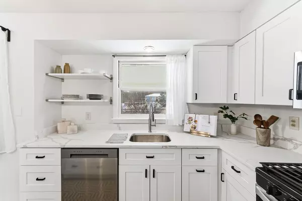 Minnetonka, MN 55305,11216 Minnetonka BLVD