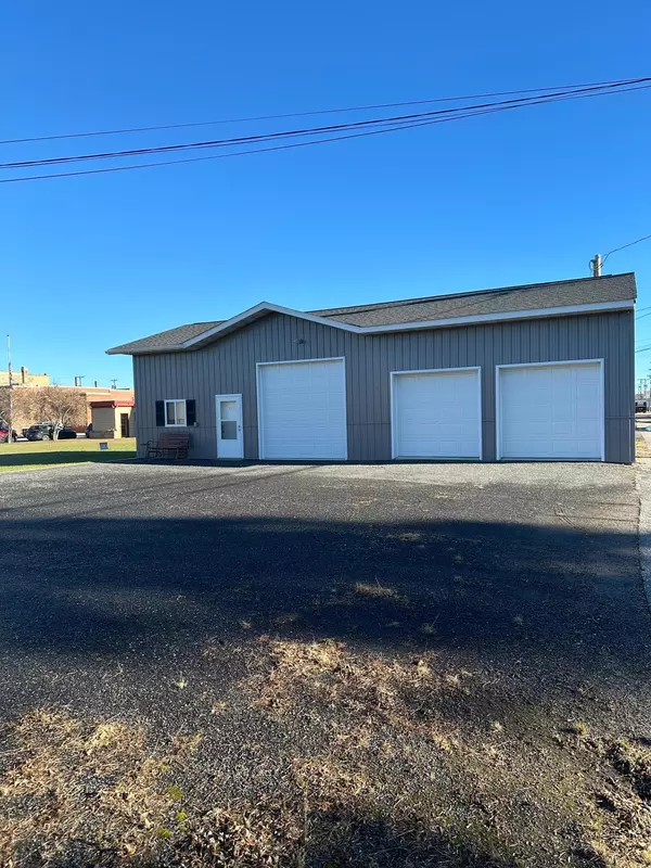 International Falls, MN 56649,425 4th ST