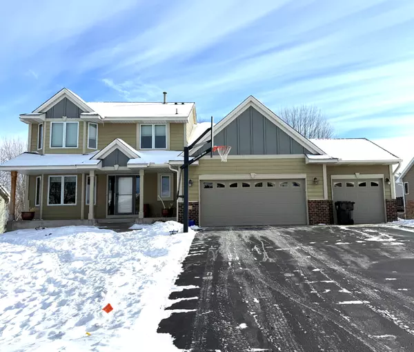 6664 Clearwater Creek DR, Lino Lakes, MN 55038