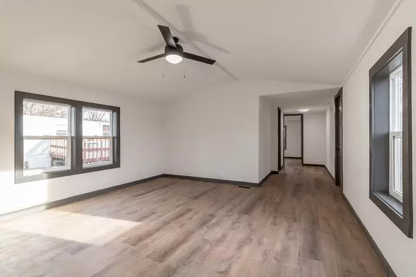 Mankato, MN 56001,706 Southhaven DR