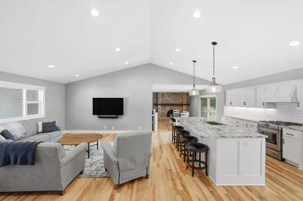 Bloomington, MN 55438,10640 Aquila AVE S