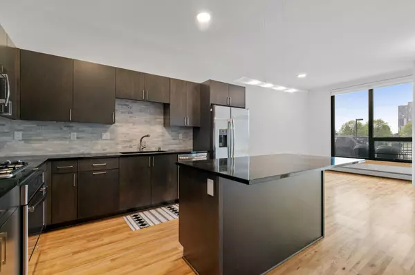 Minneapolis, MN 55415,1240 S 2nd ST #225