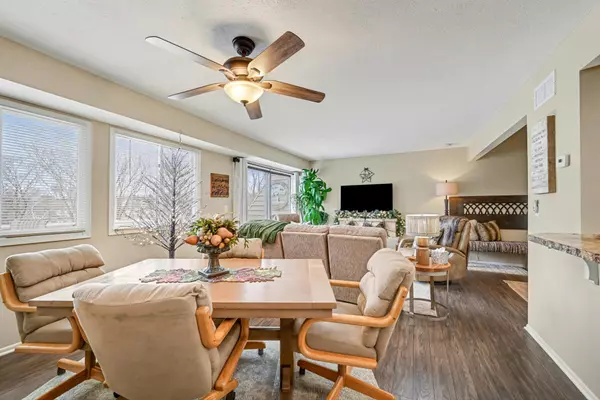 8940 Neill Lake RD #132, Eden Prairie, MN 55347