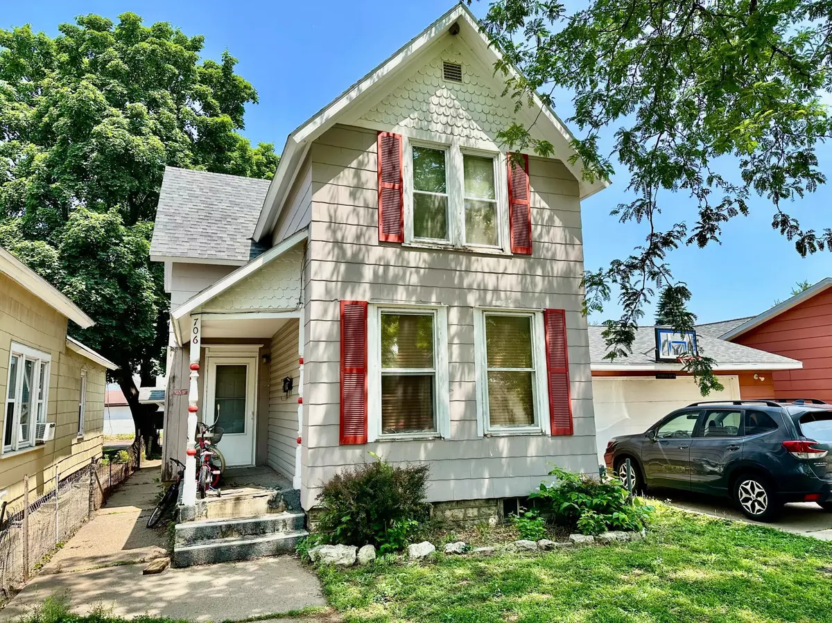 Winona, MN 55987,706 E 4th ST