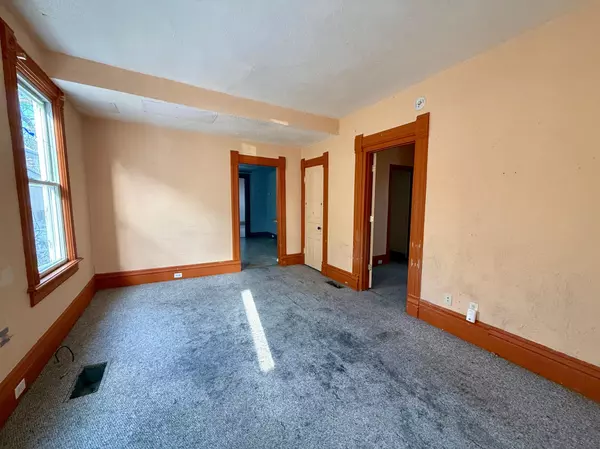 Winona, MN 55987,706 E 4th ST