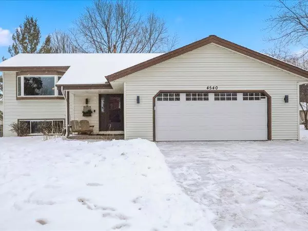 4540 Greenhaven DR, Vadnais Heights, MN 55127