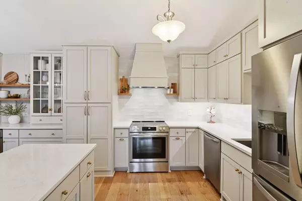 Minnetonka, MN 55345,18705 Clear View DR