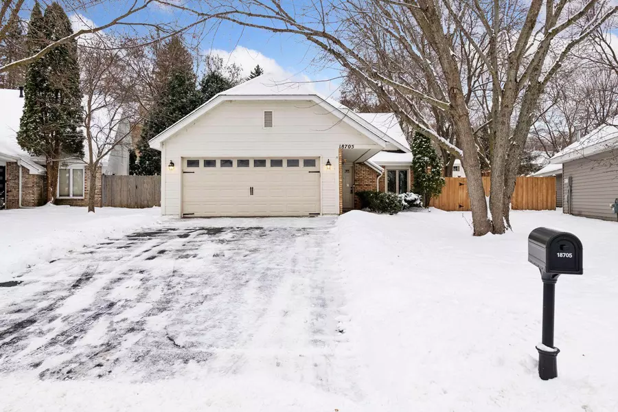 18705 Clear View DR, Minnetonka, MN 55345