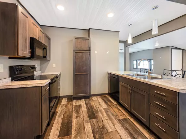 Osakis, MN 56360,105 W Main ST W