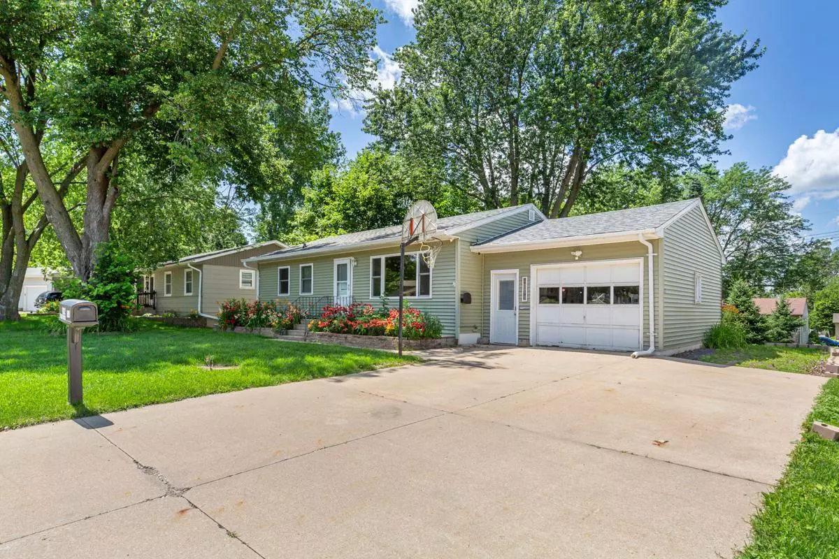 Faribault, MN 55021,1032 Valley View RD
