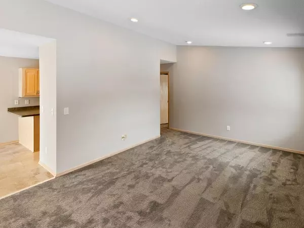 Bloomington, MN 55438,7245 Woodstock Curve