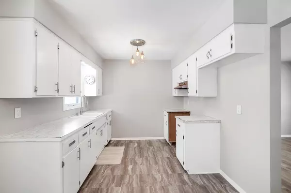 Roseville, MN 55113,406 Terrace DR