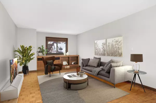 Minneapolis, MN 55403,400 Groveland AVE #413