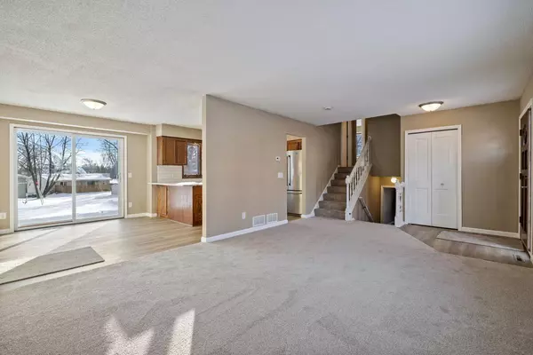 Eagan, MN 55123,1002 Cross RD