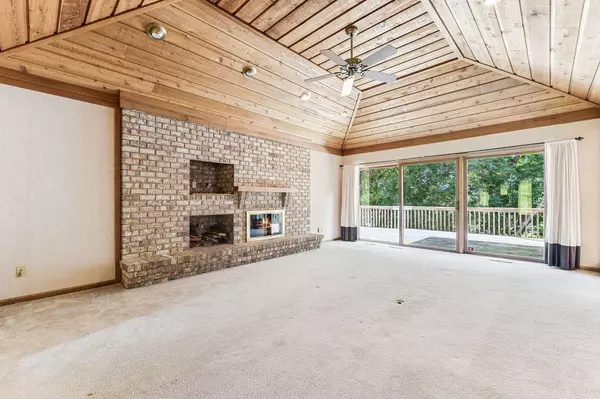 Eden Prairie, MN 55347,10752 Mount Curve RD