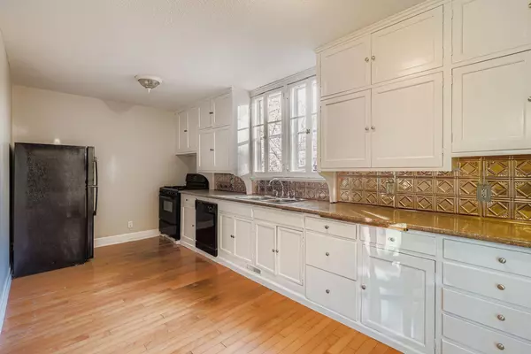 Saint Paul, MN 55106,988 Reaney Ave AVE